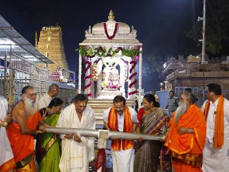 శ్రీశైలంలో వైభవంగా వెండి రథోత్సవం