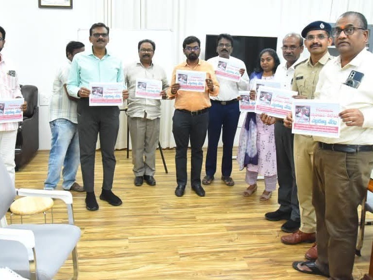 కోడి పందేల నిషేధంపై కరపత్రల ఆవిష్కరణ