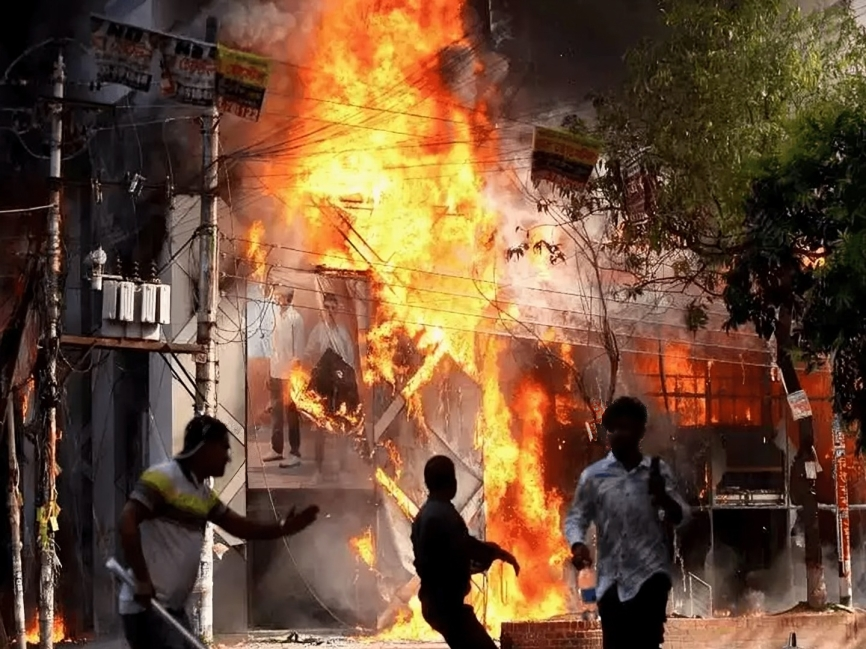 ఆగని రక్తపాతం.. 12 మంది హిందువుల బలి