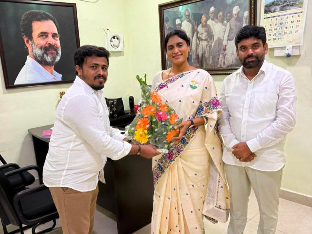 వైఎస్ షర్మిలను కలిసిన షాన్వాజ్