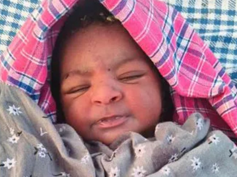 గుడి దగ్గర పసికందును వదిలేసి వెళ్లిన దుండగులు..