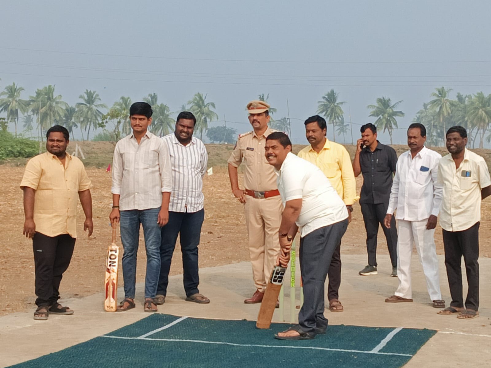 కైకలూరులో పోలీస్ ప్రీమియర్ లీగ్ ప్రారంభం