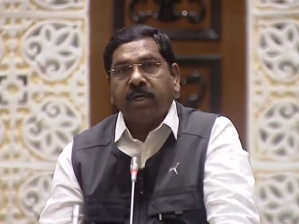 వరంగల్ జిల్లాకు బస్సులను కేటాయించాలి: MLA