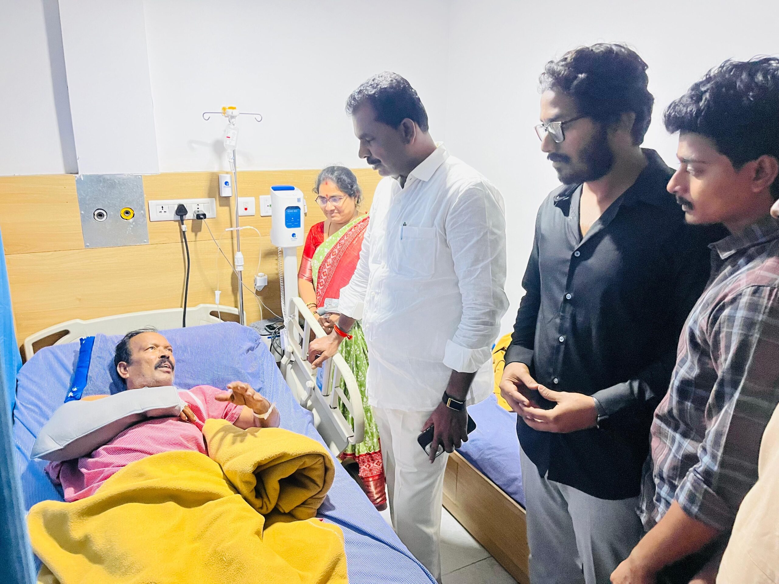 హెడ్ కానిస్టేబుల్‌ను పరామర్శించిన ఎమ్మెల్యే