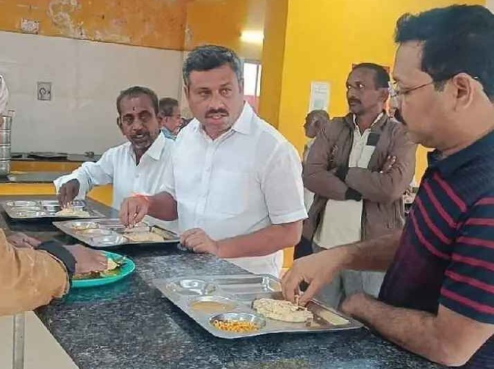 అన్న క్యాంటీన్‌ను ఆకస్మిక తనిఖీ చేసిన ఛైర్మన్