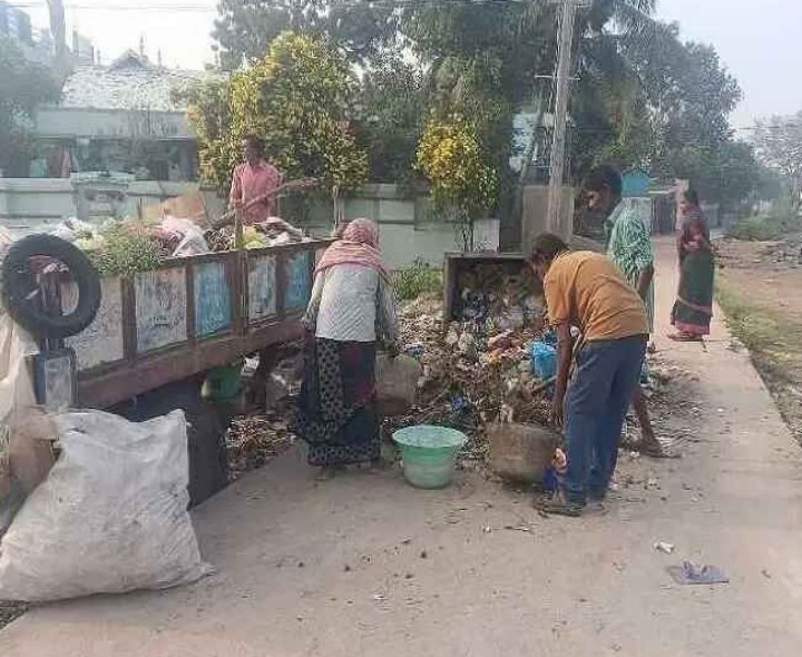 కమలాపురంలో పారిశుద్ధ్య కార్మికుల ఆవేదన