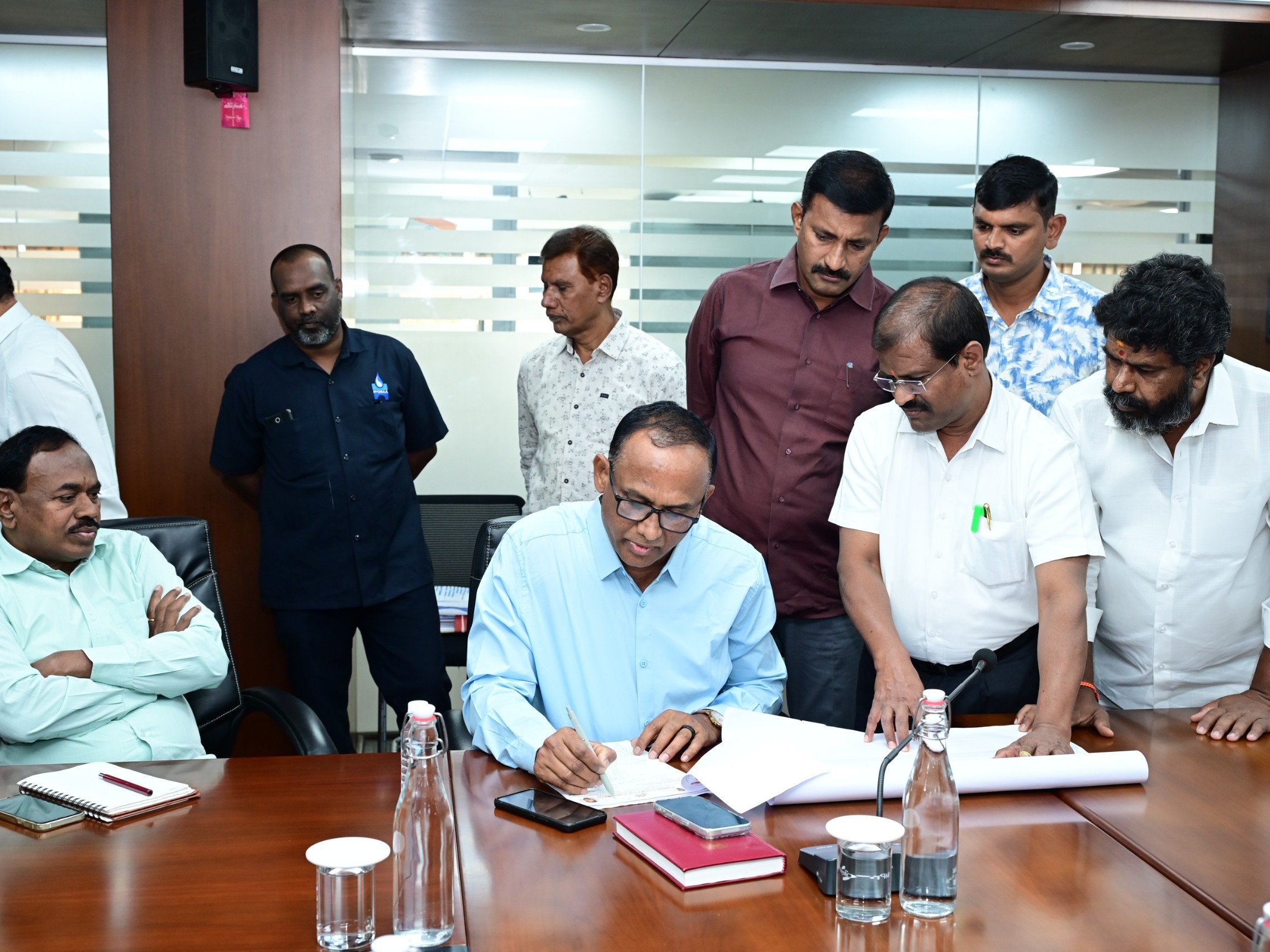 200 ఏళ్ల చింత‌బాయి క‌బ్జాకు ప్ర‌య‌త్నాలు..!