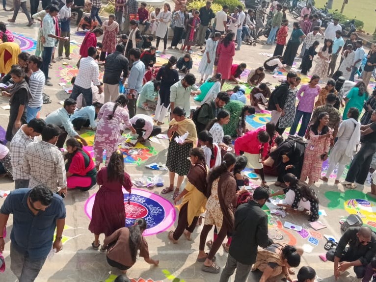 ఉస్మానియాలో ముగ్గుల పోటీలు..!