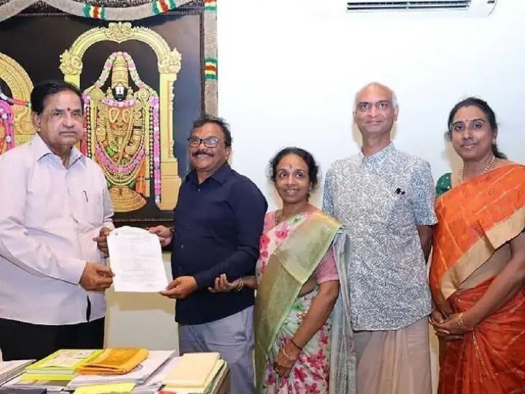 ఎస్వీ అన్నప్రసాదం ట్రస్టుకు రూ. 10 లక్షలు విరాళం