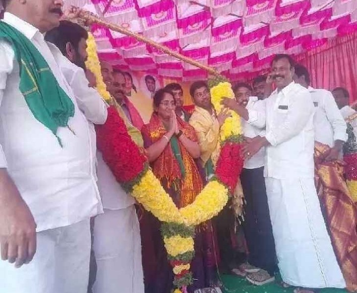 మంత్రి సవితను సన్మానించిన మండల రైతులు