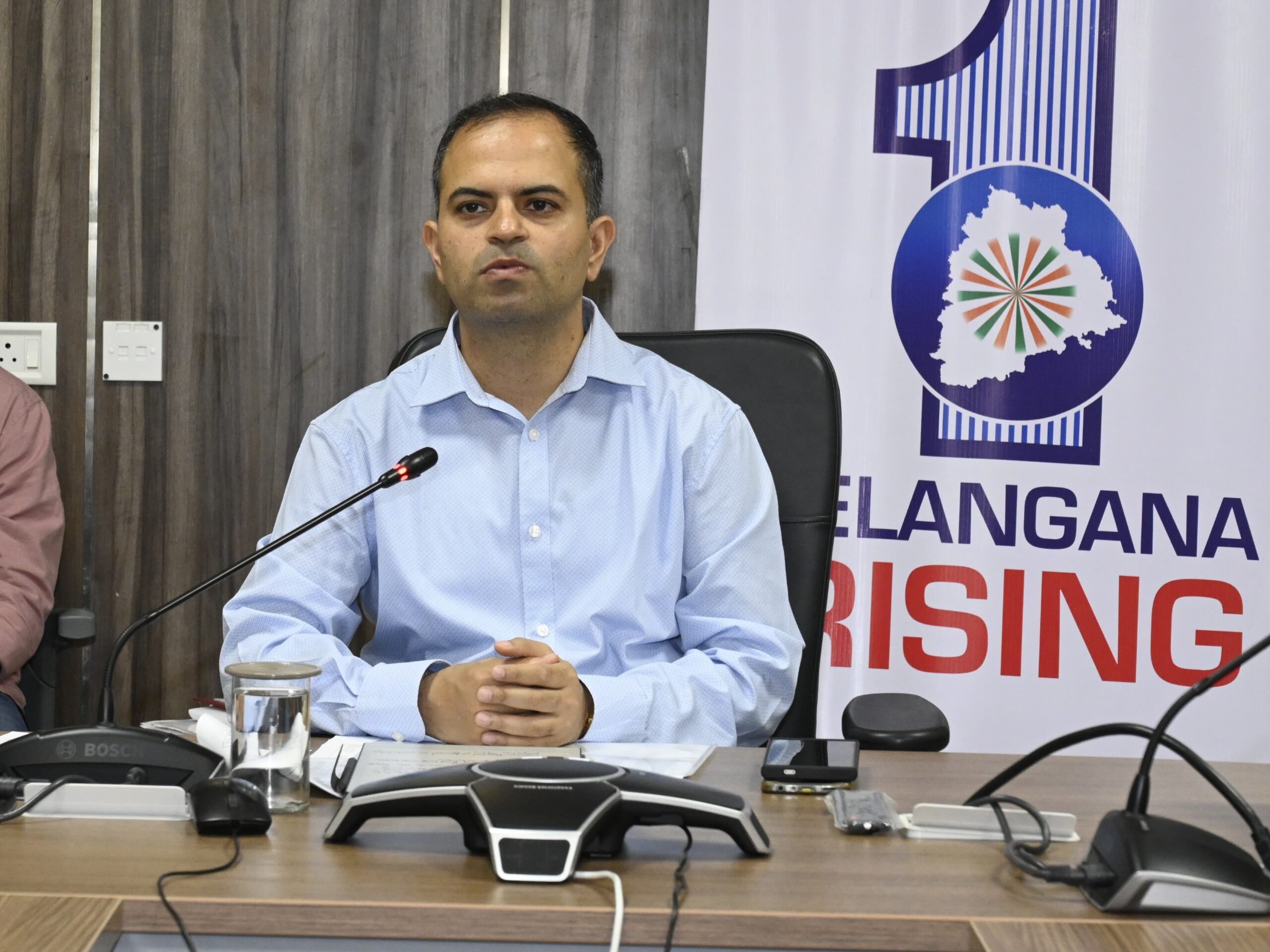 రాజకీయ పార్టీల సహకారం అవసరం: కలెక్టర్