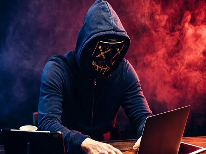 సైబర్ క్రిమినల్స్.. సీపీ పేరుతో ఫేక్ అకౌంట్