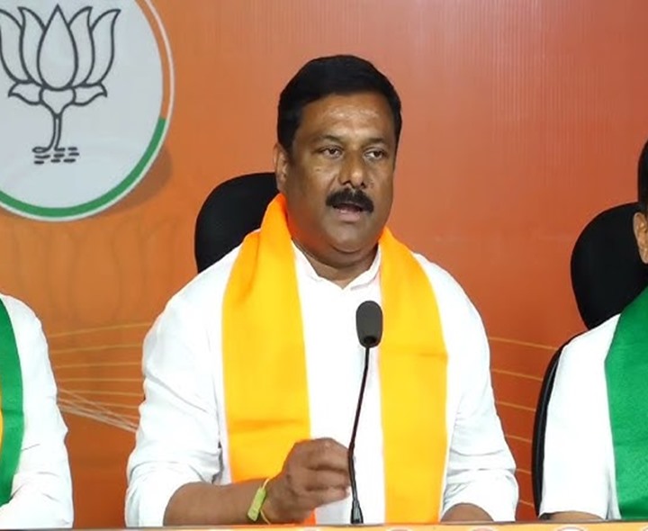 జీవోలు పబ్లిక్ డొమైన్‌లో పెట్టాలి: BJP