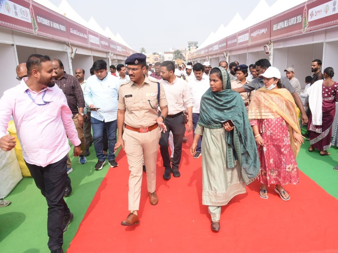 సరస్‌ను తనిఖీ చేసిన కలెక్టర్