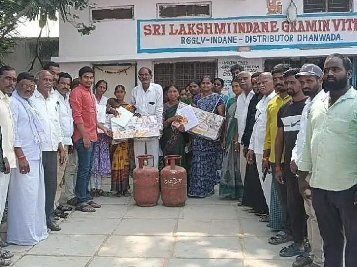 ఉజ్వల గ్యాస్ సిలిండర్ల పంపిణీ