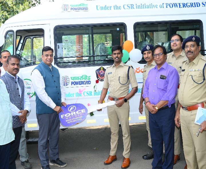 ఫోర్స్ ట్రావెలర్ వాహనం ఆవిష్కరణ