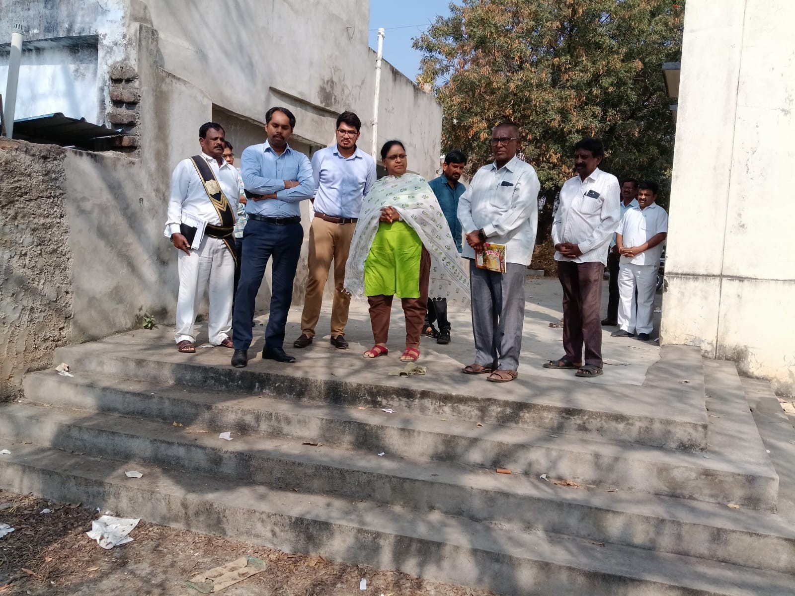 పాఠశాల నిర్మాణ పనులను పరిశీలించిన అదనపు కలెక్టర్