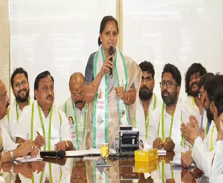 కవితను కలిసిన తెలంగాణ ఉద్యమకారులు