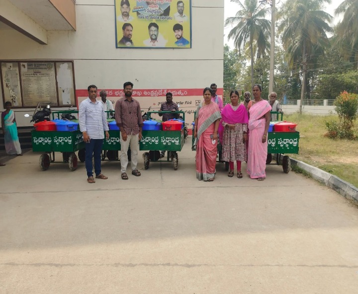 పారిశుద్ధ్యంపై దృష్టిపెట్టండి: చౌడేపల్లె ఎంపీడీవో