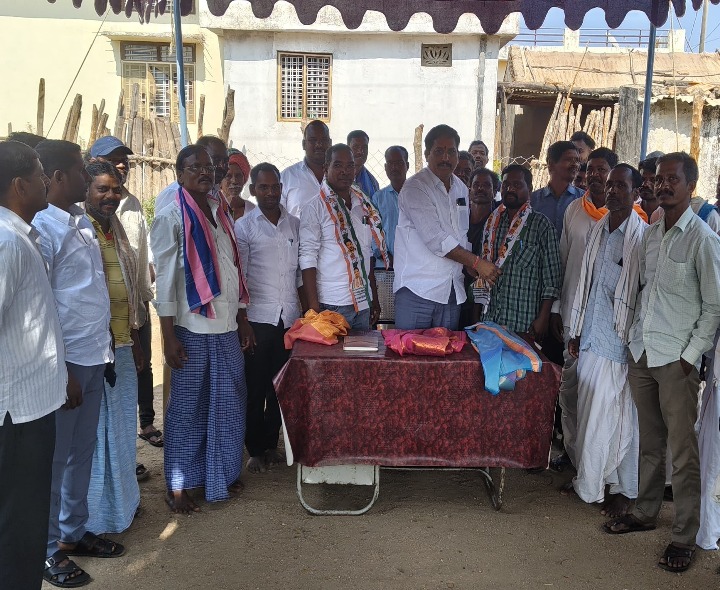 ‘ఆడే గజేందర్ ఆధ్వర్యంలో కాంగ్రెస్ పార్టీలో చేరికలు’