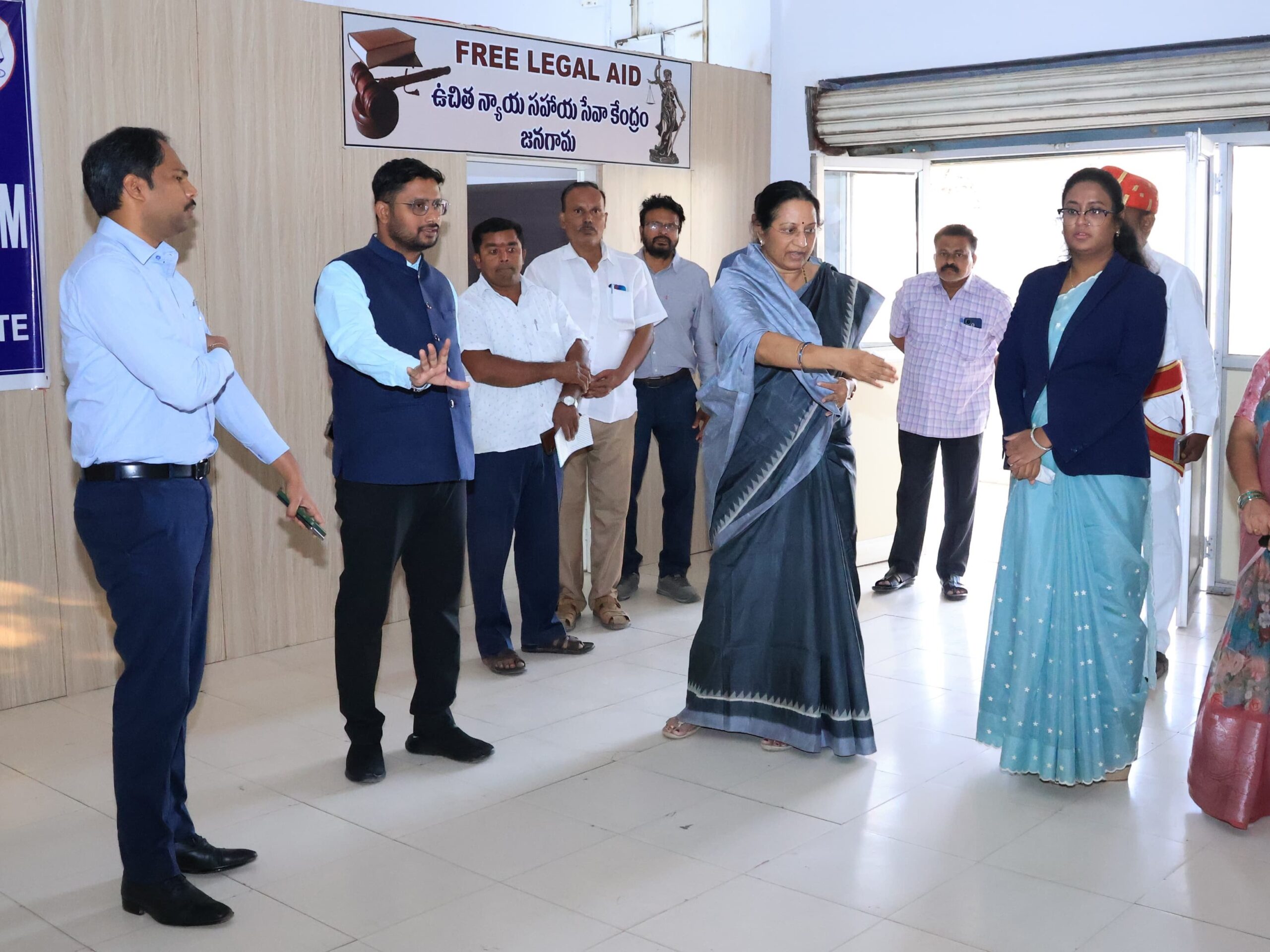 కోర్టు నిర్మాణ పనులను పరిశీలించిన అధికారులు