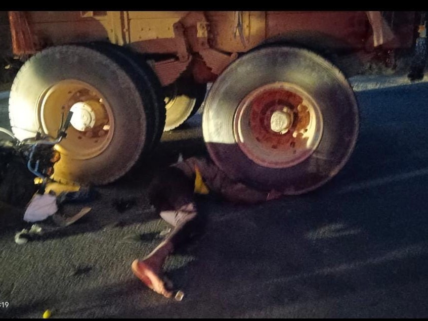 బైక్ టిప్పర్ ఢీ.. ఒకరికి తీవ్రగాయాలు