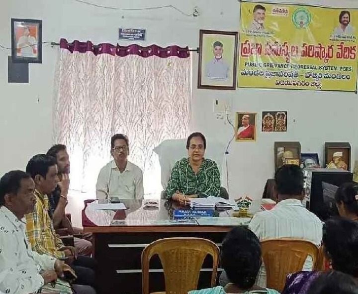 ఉపాధి హామీ పధకంపై డ్వామా పీడీ సమీక్ష