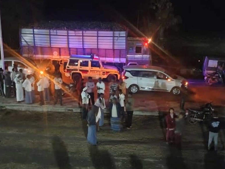 రోడ్డు ప్రమాదంలో గొర్రెలు మృతి