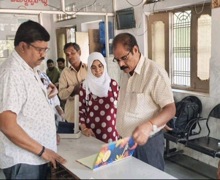 ప్రైవేట్ ఆస్పత్రిని ఆకస్మికంగా తనిఖీ చేసిన DMHO