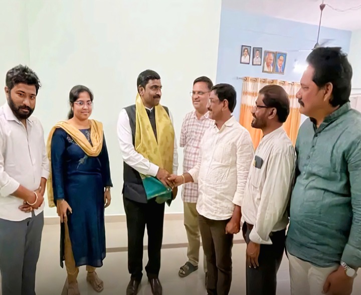 ఒక గ్రామాన్ని దత్తత తీసుకోండి: కలెక్టర్