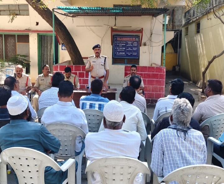 లాడ్జిలలో సీసీటీవీ కెమెరాలను ఏర్పాటు చేయాలి: DSP