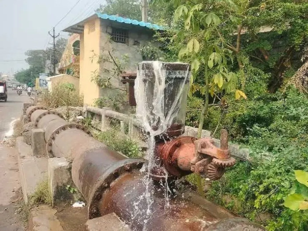 పొన్నూరులో వృథాగా తాగునీరు