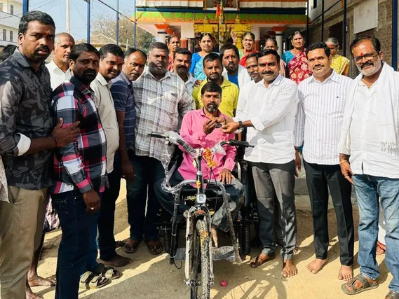 వికలాంగుడికి రూ.30,000 త్రీవీలర్ సైకిల్ అందజేత