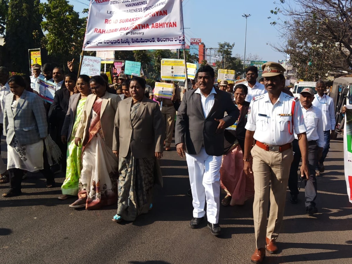 హన్మకొండలో రోడ్డు భద్రత అవగాహన ర్యాలీ