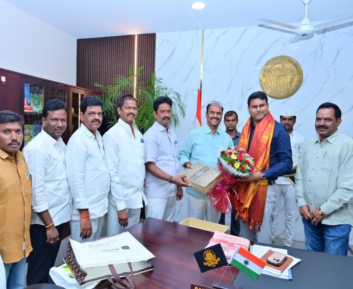 కలెక్టర్‌కు జన్మదిన శుభాకాంక్షలు తెలిపిన ఎమ్మెల్యే