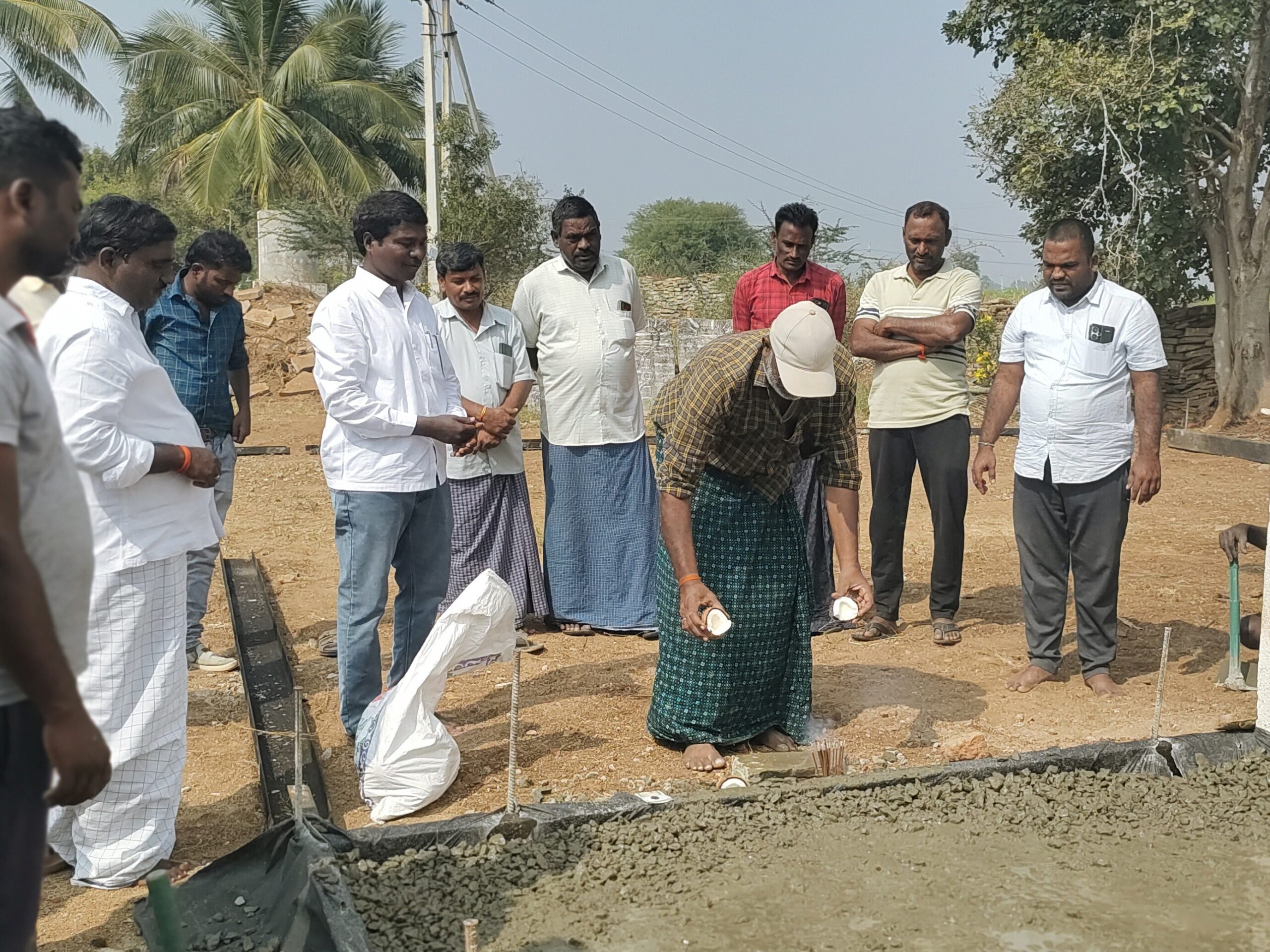 కొప్పునూరు గ్రామంలో సీసీ రోడ్ల నిర్మాణానికి భూమి పూజ
