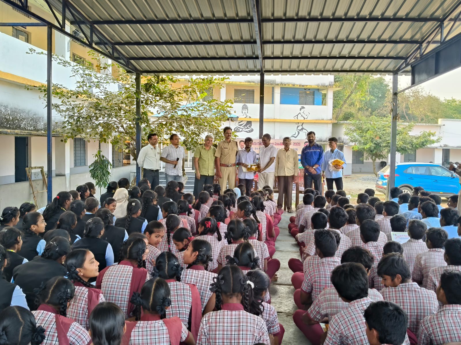 ‘సురక్షిత ప్రయాణానికి హెల్మెట్ తప్పనిసరి’