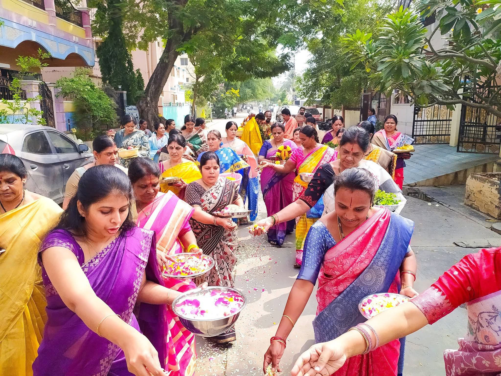 తాడిపత్రిలో ఇంటింటికీ తిరుప్పావై