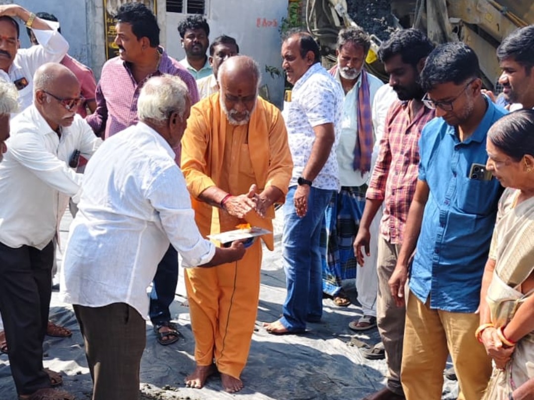 సిమెంటు రోడ్డు నిర్మాణానికి భూమి పూజ