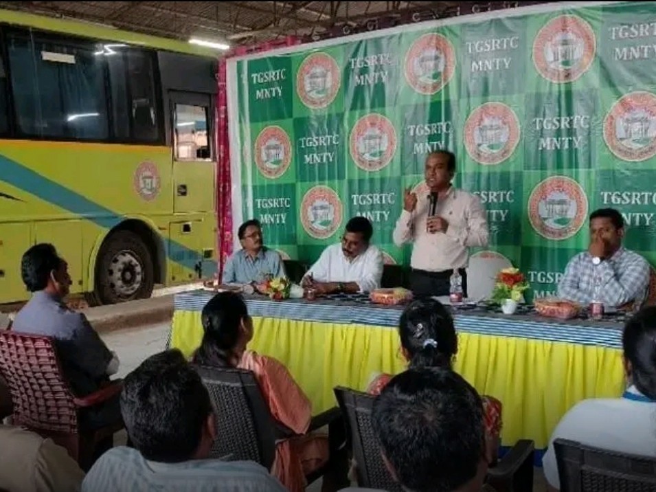 జాతర సందర్భంగా ఆర్టీసీ ఉద్యోగులకు దిశా నిర్దేశం