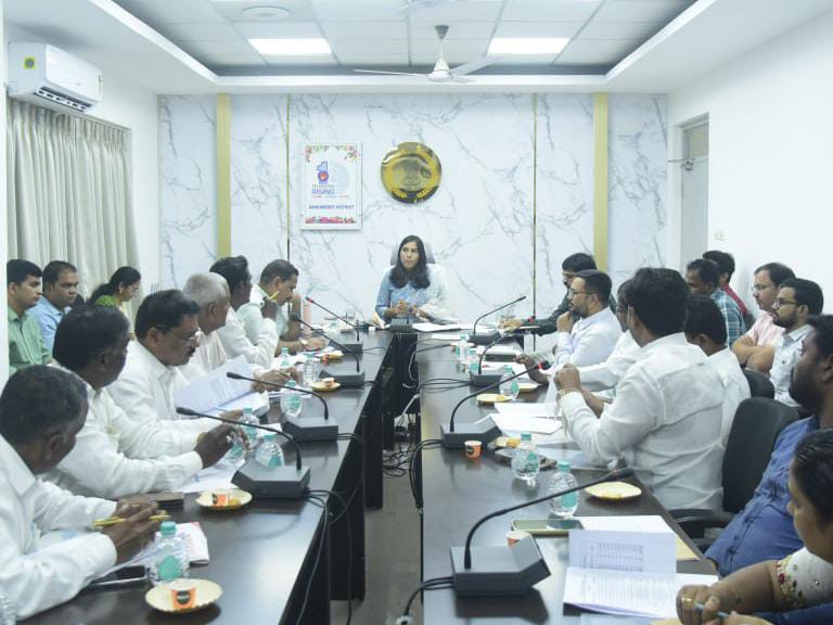 అందరి సహకారంతో సజావుగా ఎన్నికలు: కలెక్టర్