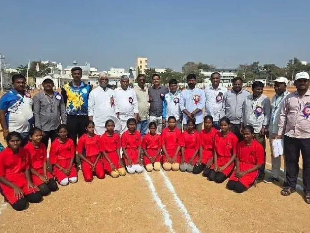 క్రీడాపోటీలు ప్రారంభించిన మార్కెట్ ఛైర్మన్