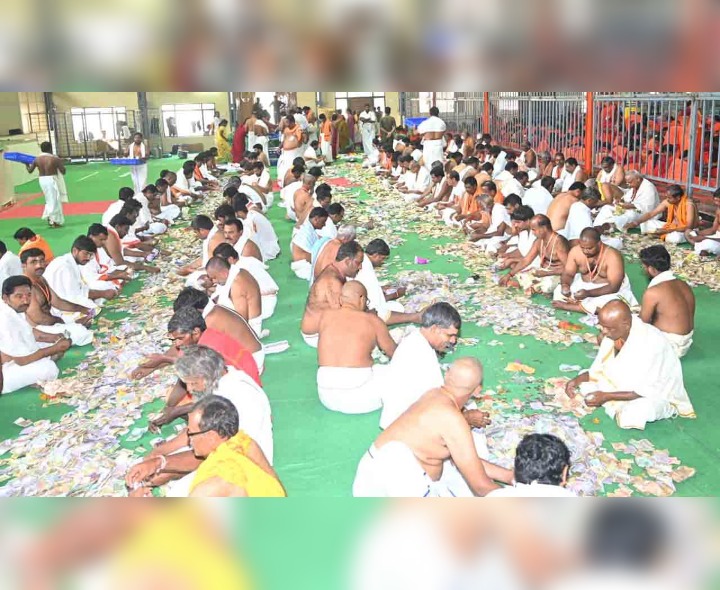 చెన్నకేశవ స్వామి హుండీలో అమెరికన్ డాలర్లు