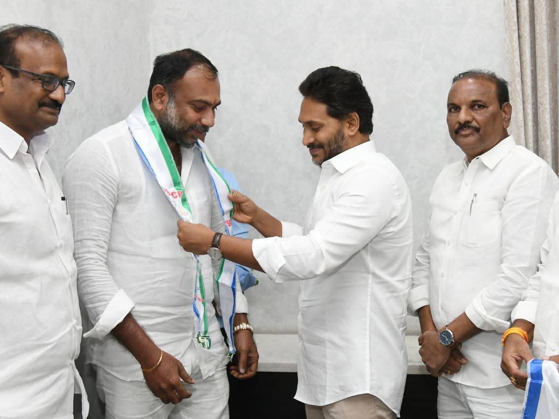 ఏలూరు జిల్లాలో జనసేనకు షాక్