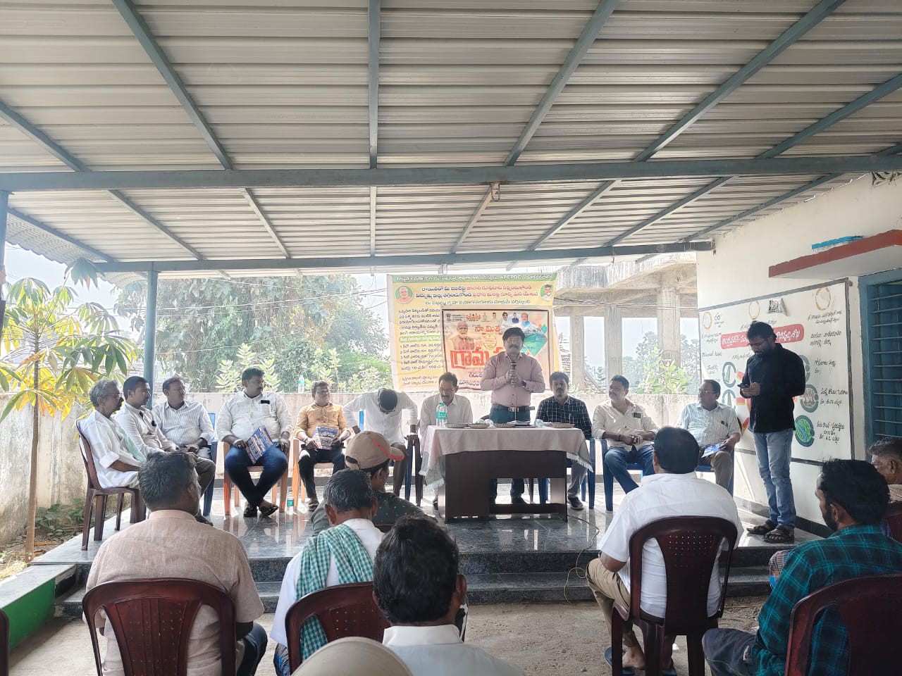 సోలార్ విద్యుత్‌పై ప్రజలతో అవగాహన