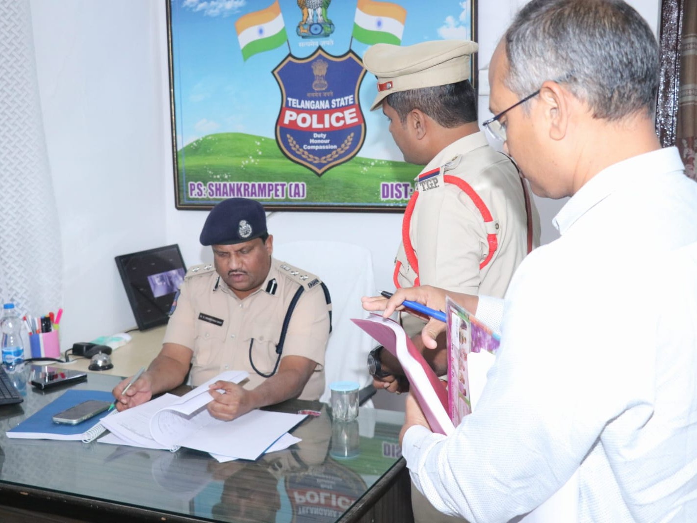 PSని ఆకస్మిక తనిఖీ చేసిన ఎస్పీ