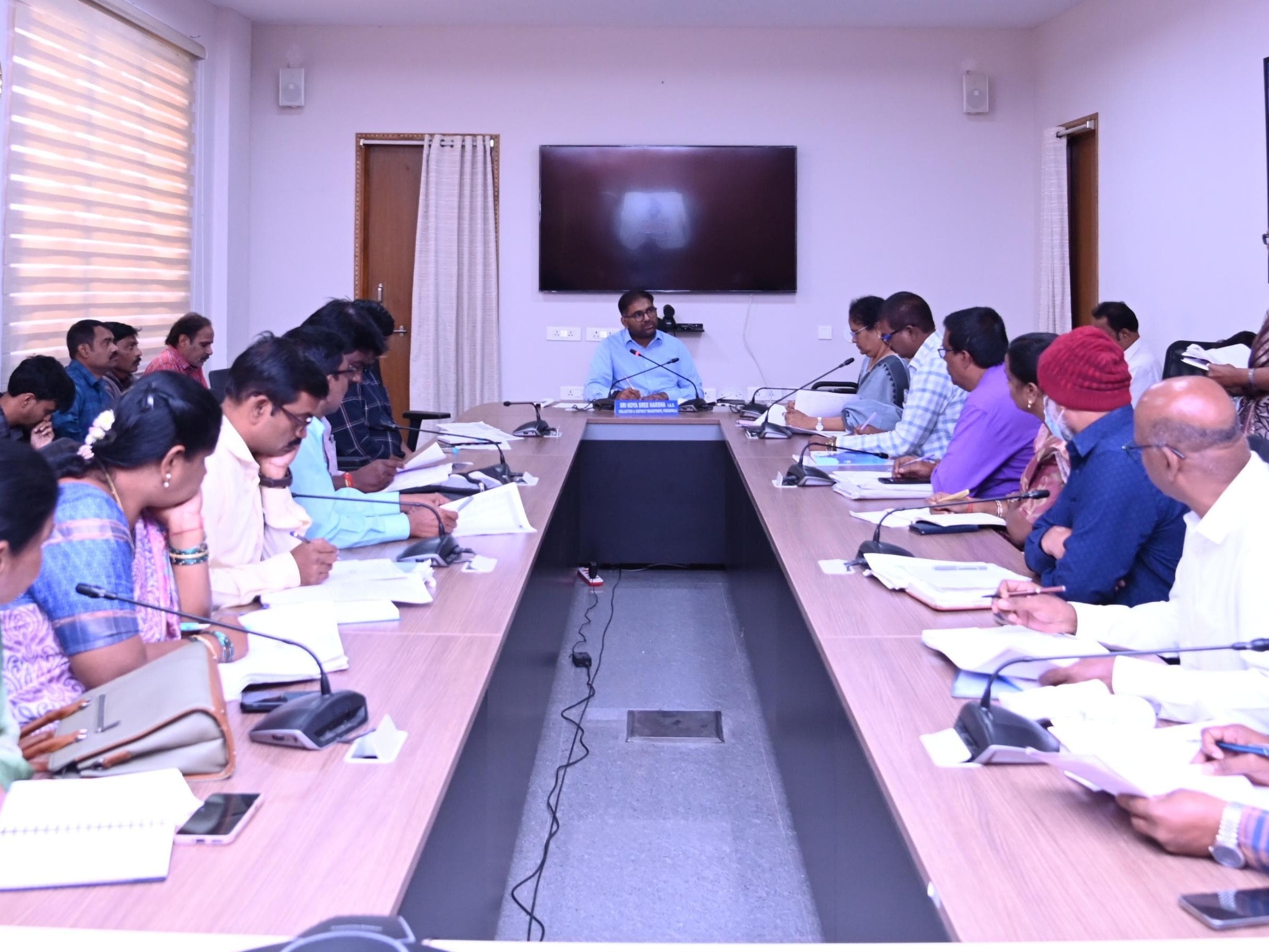 రుణాల రికవరీపై ప్రత్యేక దృష్టి పెట్టాలి: కలెక్టర్