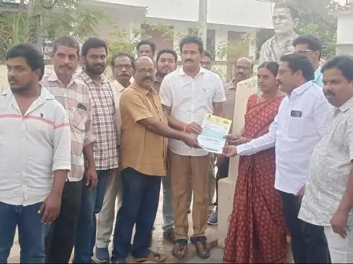 సీఎం రిలీఫ్ ఫండ్ చెక్కుల పంపిణీలో పాల్గొన్న ఎమ్మెల్యే