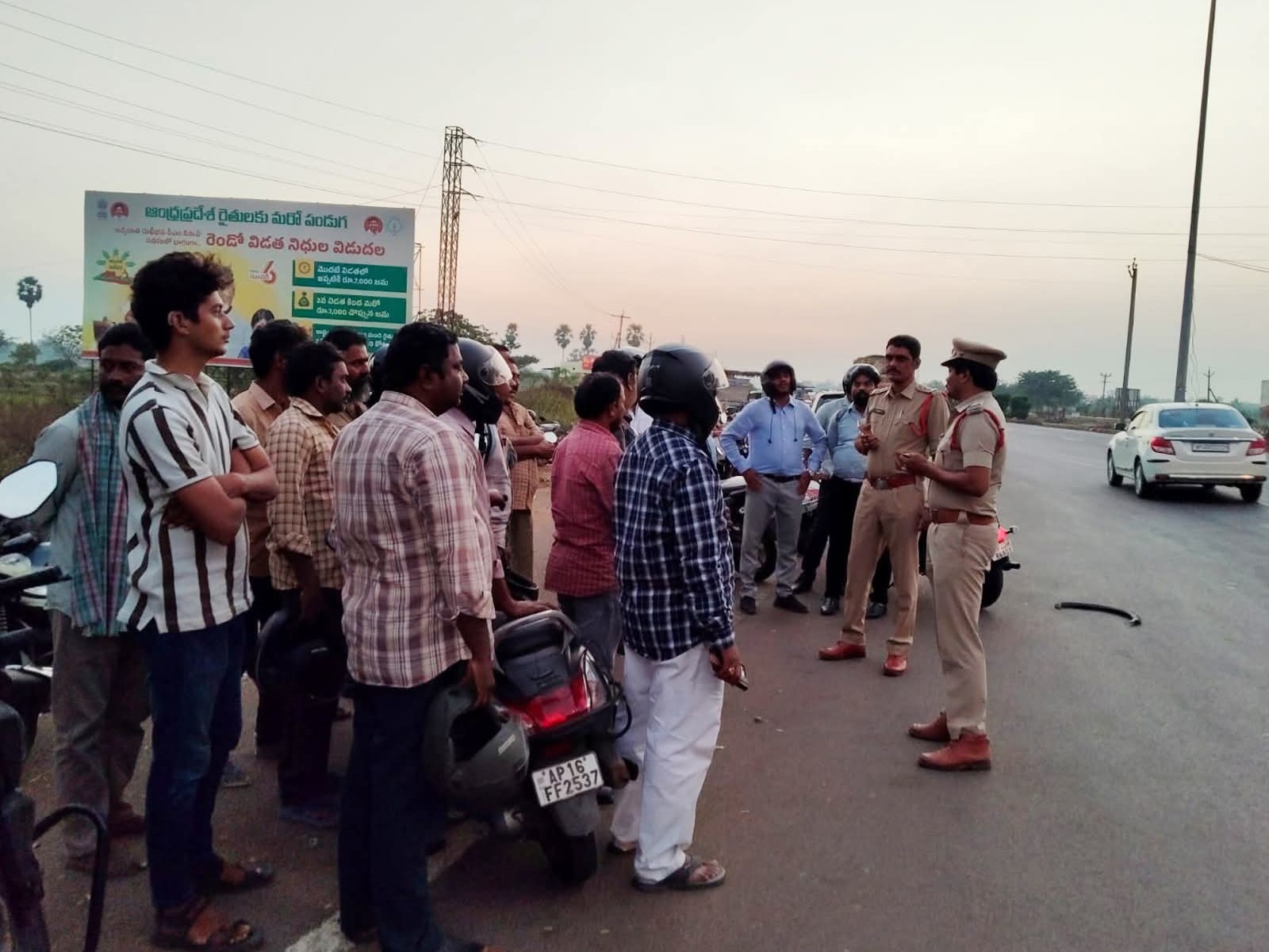 పొట్టిపాడు టోల్‌గేట్ వద్ద ముమ్మర వాహన తనిఖీలు