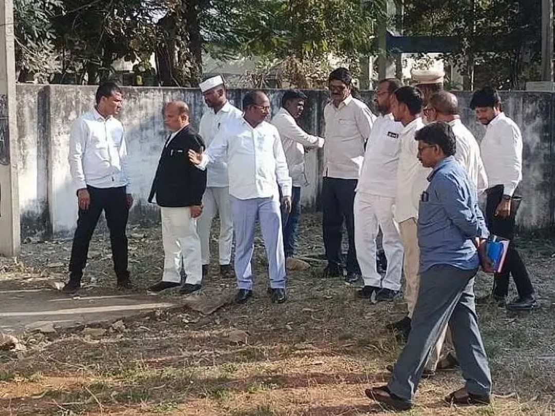 కోర్టు భవనాన్ని పరిశీలించిన జిల్లా జడ్జి